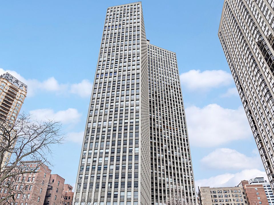 1st image of 2626 N Lakeview Ave APT 3001