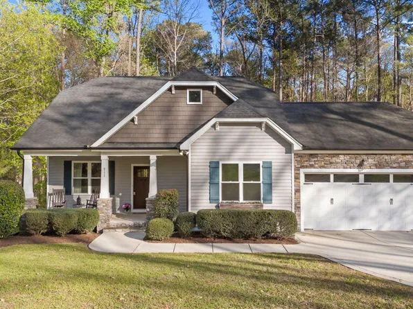 711 Fernwood Dr, Clayton, NC 27520
