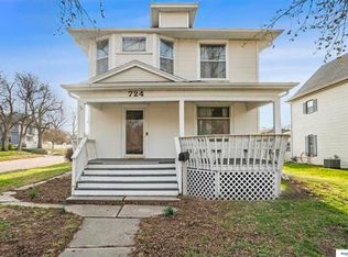 724 N 10th St, Beatrice, NE 68310