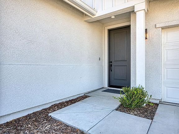 5th image of 720 S Kandarian Ave