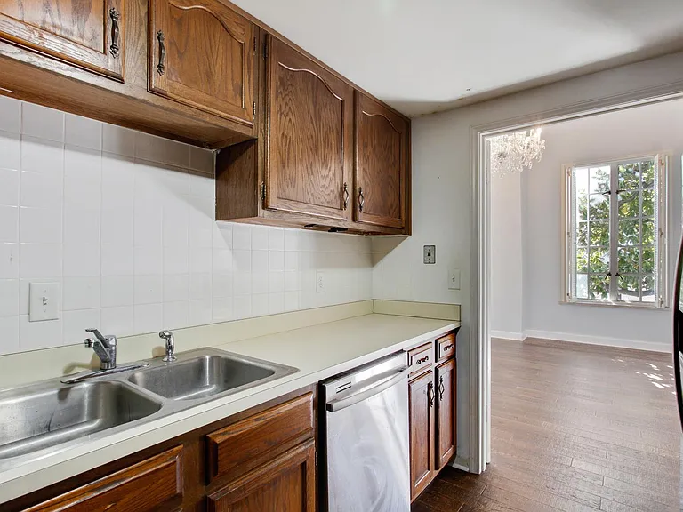 321 Abercorn St #103 — Photo 4