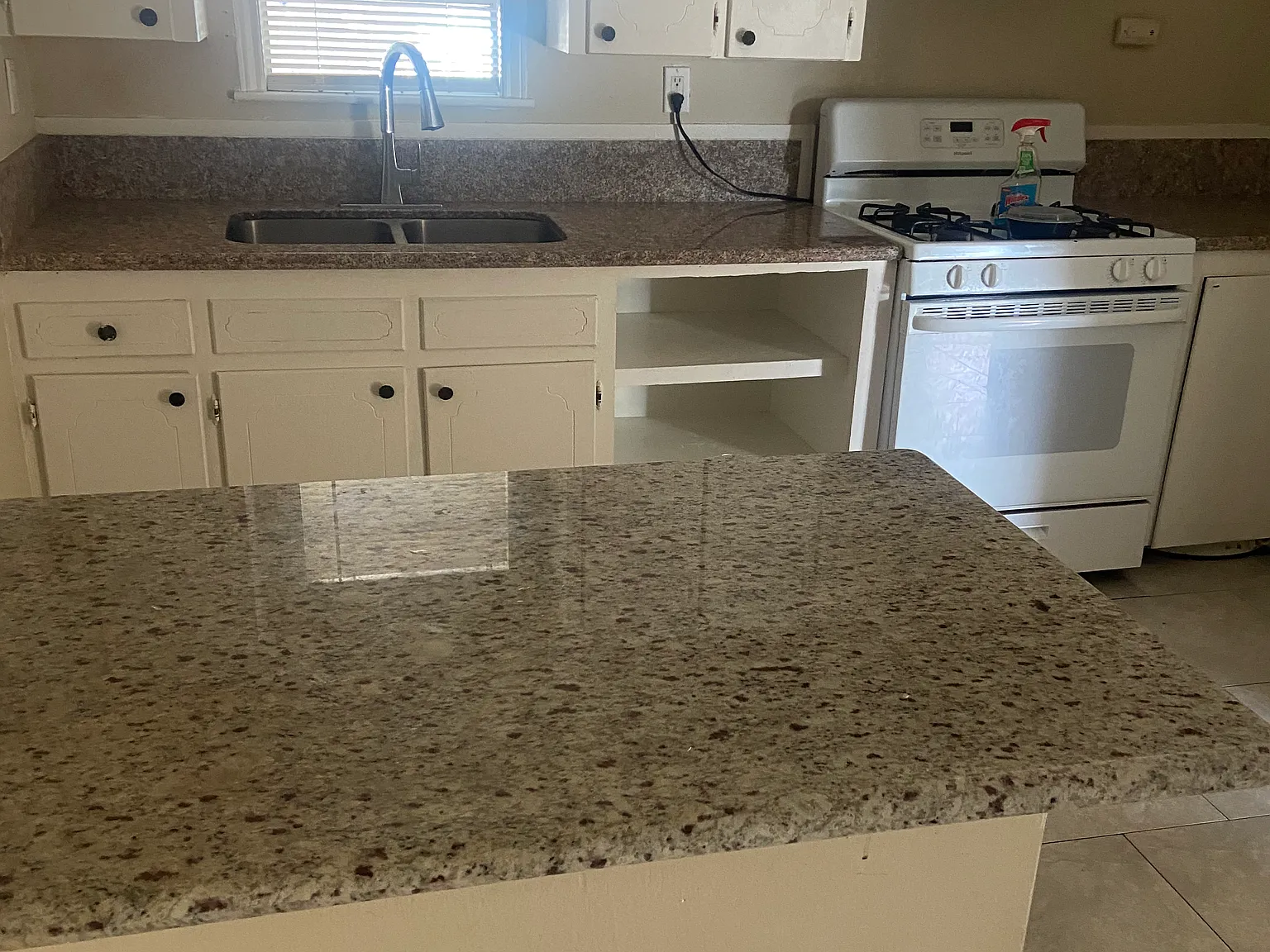3 bed, 1200 sqft, $850 — Photo 2
