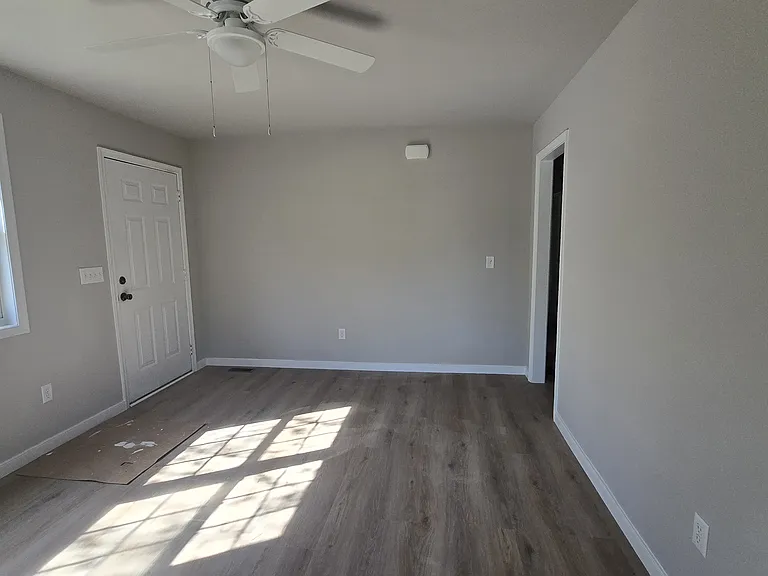15615 Allen Dr — Photo 2