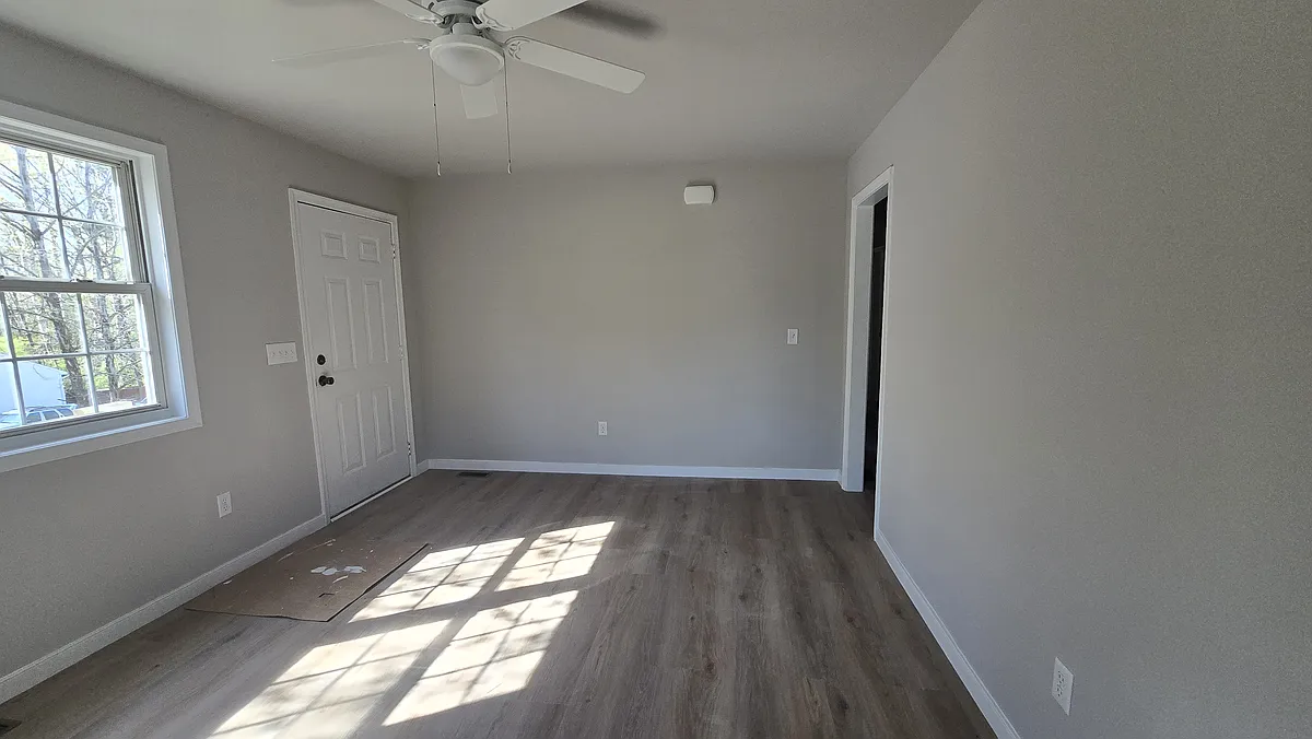 Building Photo - 15615 Allen Dr