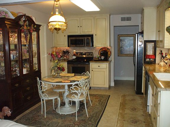 5th image of 4840 N Hulbert Ave #101