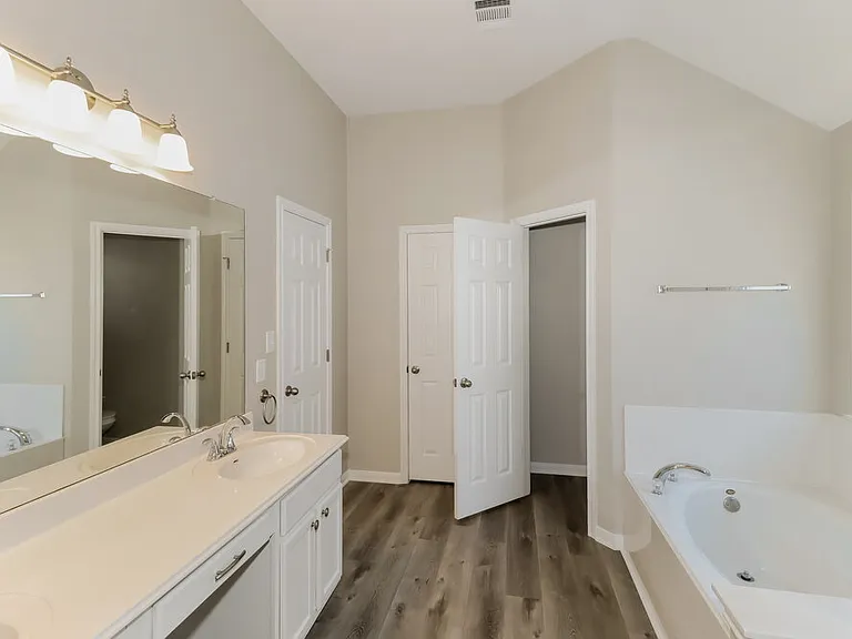 539 W Metcalfe St — Photo 19