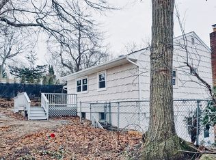 31 Walnut Rd, Rocky Point, NY 11778