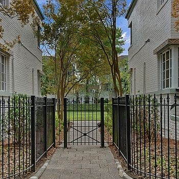 Entrance on The Avenue