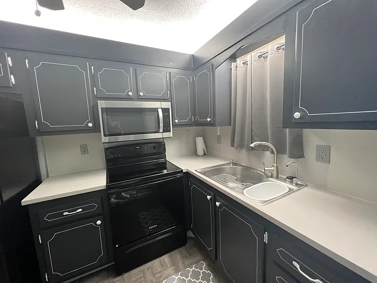 1551 N 12th Ct #10B — Photo 3