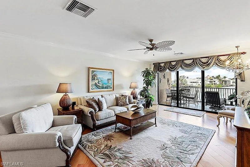 3 bed, 3.5 bath, 2375 sqft, $17,000 — Photo 4