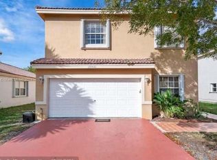 10561 SW 13th Ct, Pembroke Pines, FL 33025