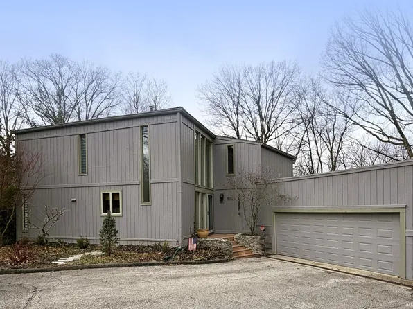 2812 W Fawkesway Dr, Bloomington, IN 47404