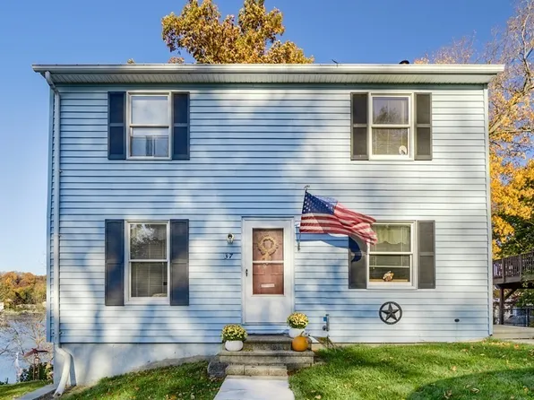 37 Indian Lake Pkwy, Worcester, MA 01605