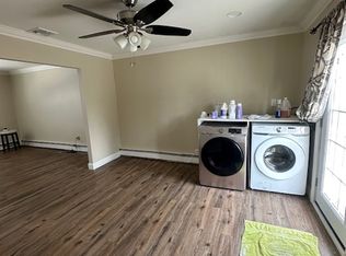 (Undisclosed Address), Lindenhurst, NY 11757