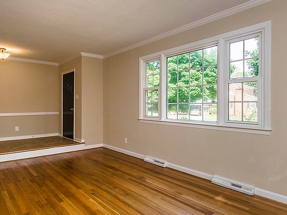 3rd image of 2501 Fairway Dr