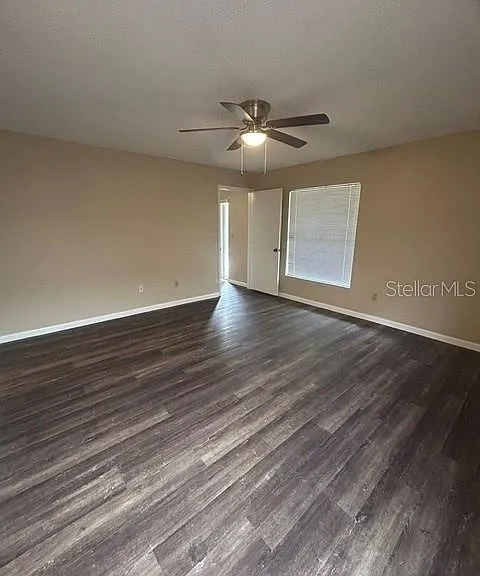 563 Holbrook Cir — Photo 18