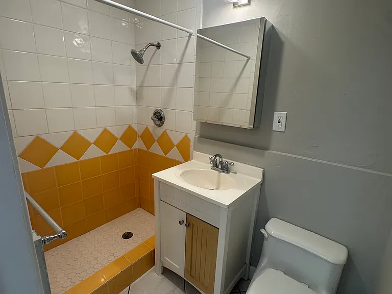 1634 NE 6th St #2 — Photo 7