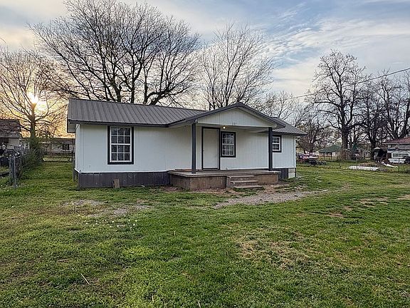 2nd image of 207 S 3rd St