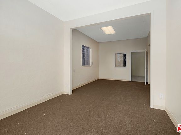 3rd image of 3025 W Vernon Ave
