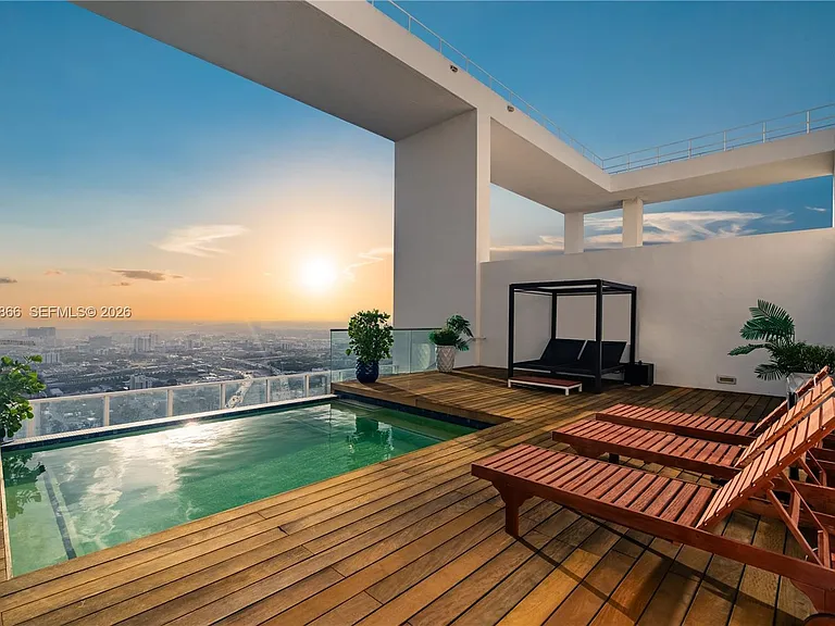 1040 Biscayne Blvd #Penthouse 4607 — Photo 2