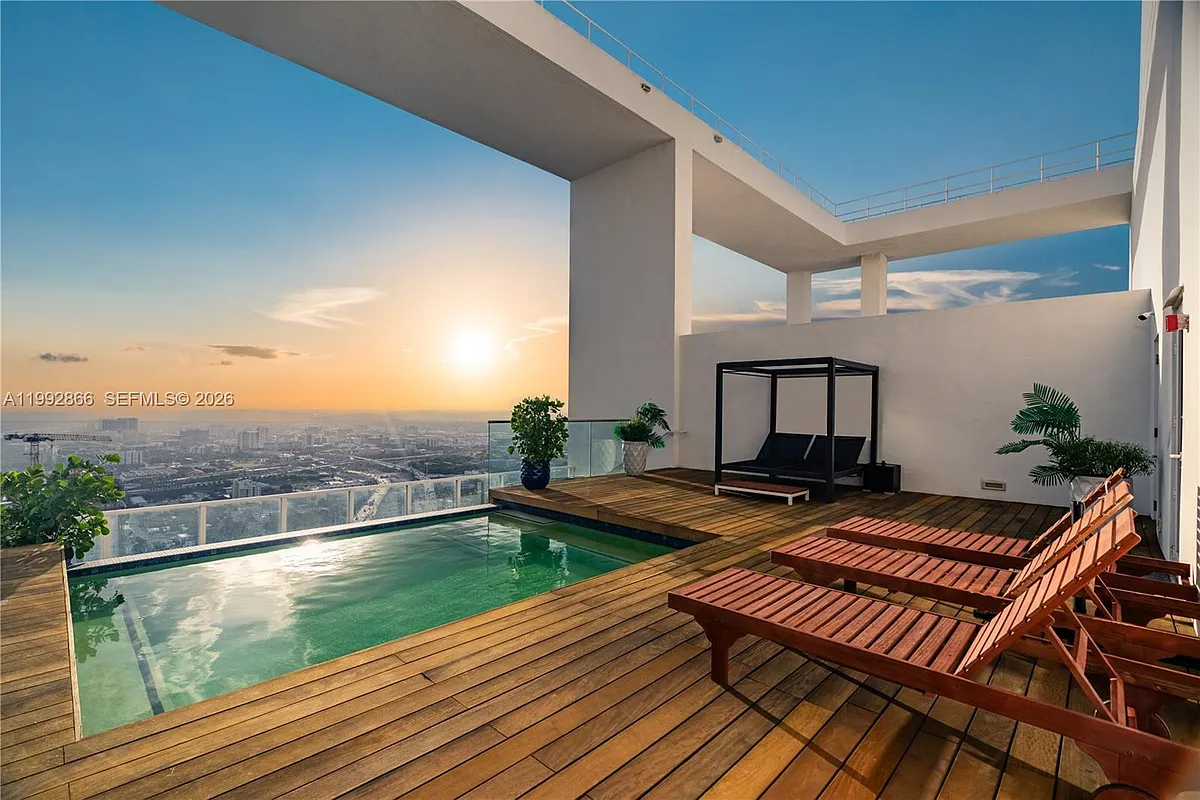 Building Photo - 1040 Biscayne Blvd #Penthouse 4607