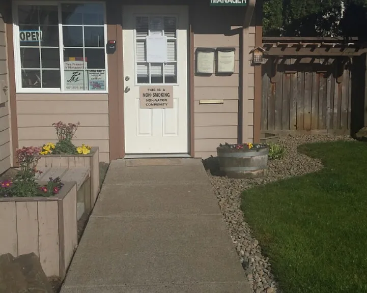 Premier Apartments — Photo 4