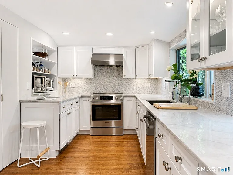 124 Rowayton Ave — Photo 5