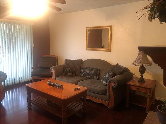 3rd image of 2403 Clearwood Dr