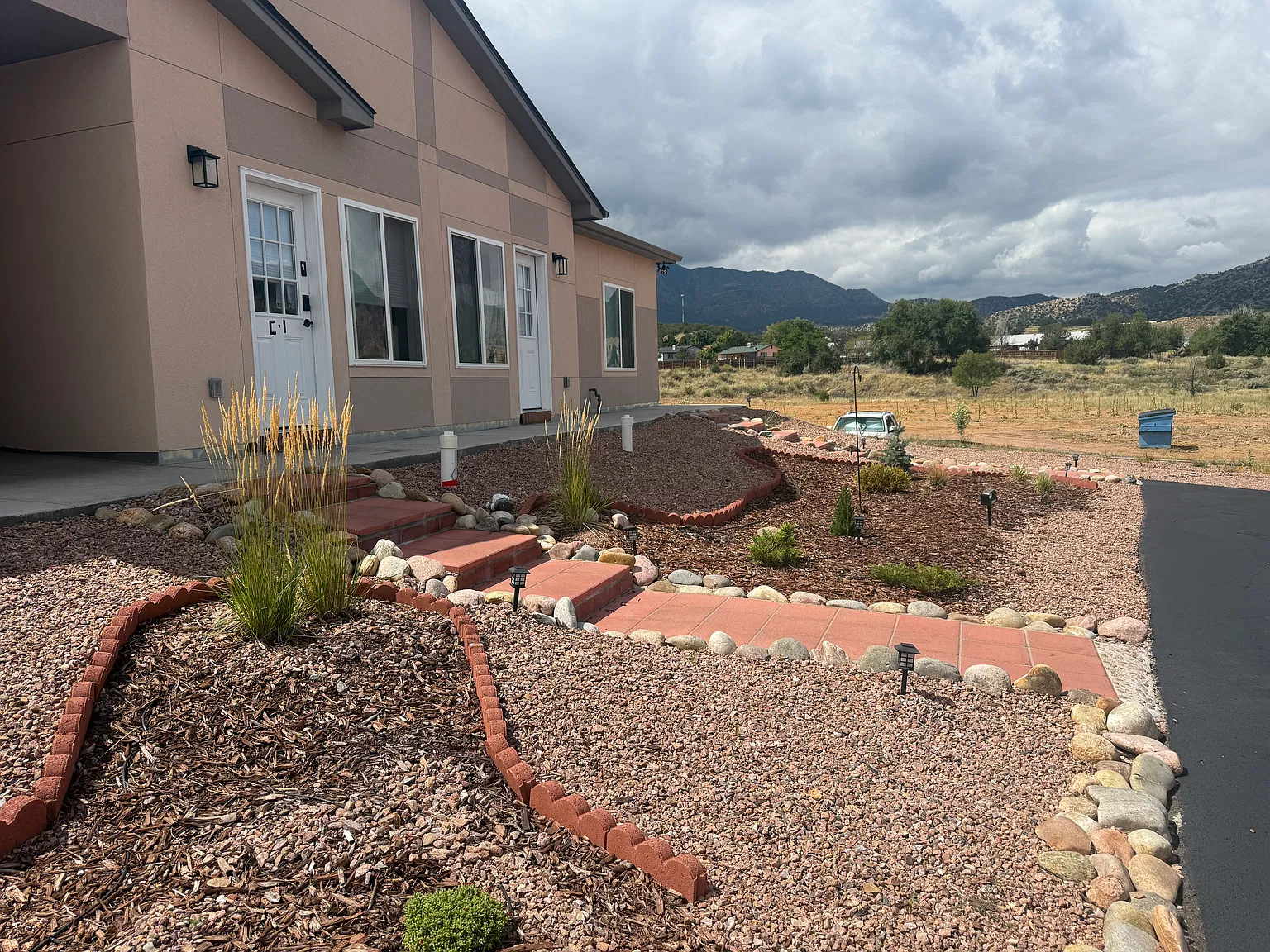 1744 Mariposa Rd — Photo 1