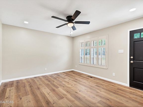 4th image of 1511 Lakeshire Dr