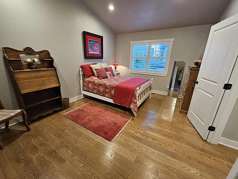 302 E Geneseo St #B — Photo 12