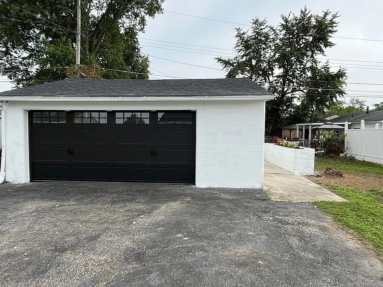 2083 Penrose Dr — Photo 18