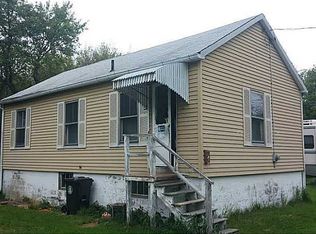 32 Arcadia Rd, Swansea, MA 02777