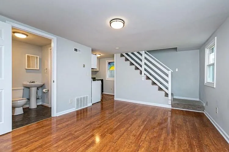 1049 Dixon Ave #1 — Photo 2
