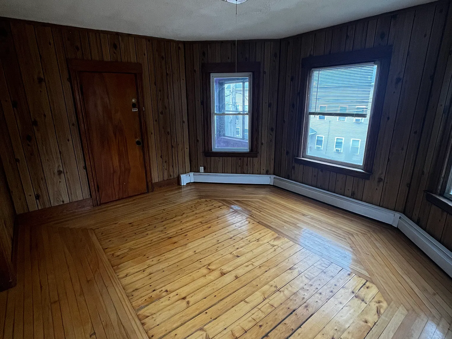 3 bed, 1200 sqft, $1,800 — Photo 2