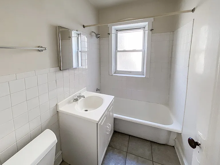 5036 1/2 N Wolcott Ave #3 — Photo 4
