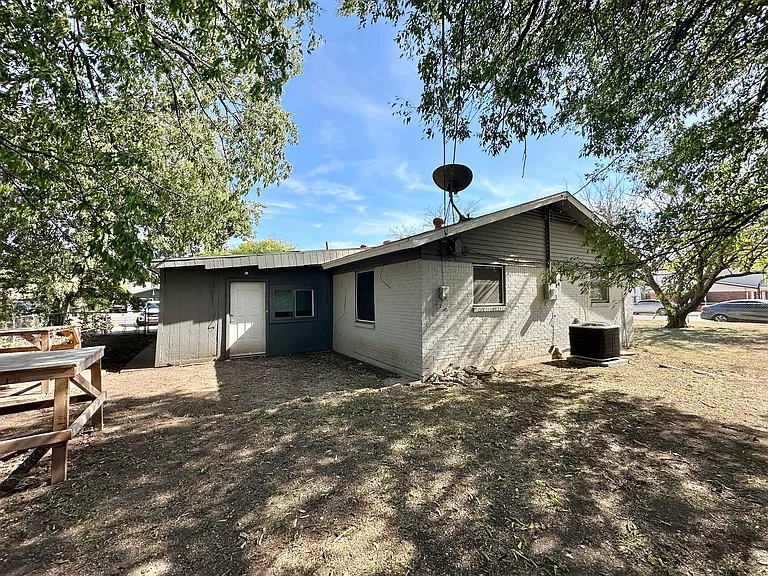 1505 S Ws Young Dr — Photo 30