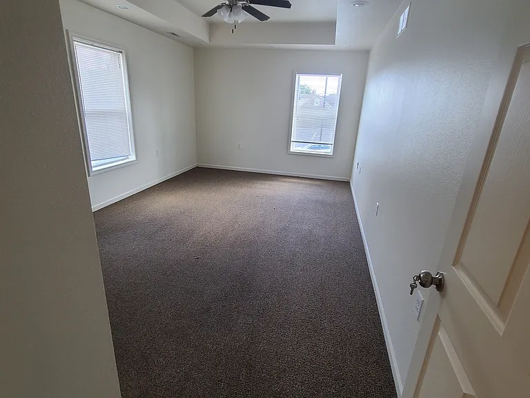 113 W 16th St #113 — Photo 22
