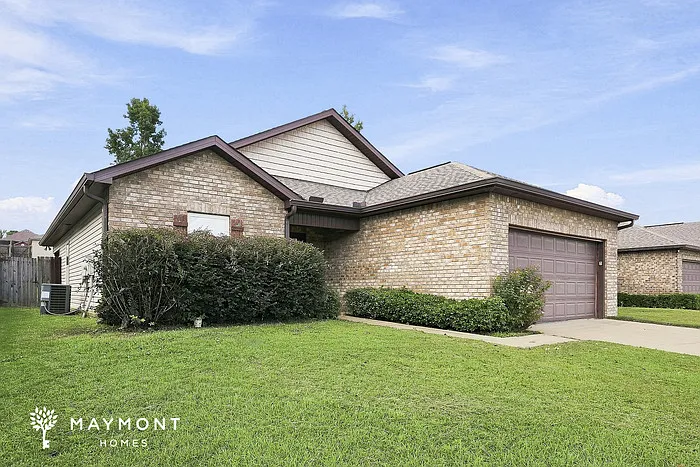 300 Prairie Field Dr — Photo 2