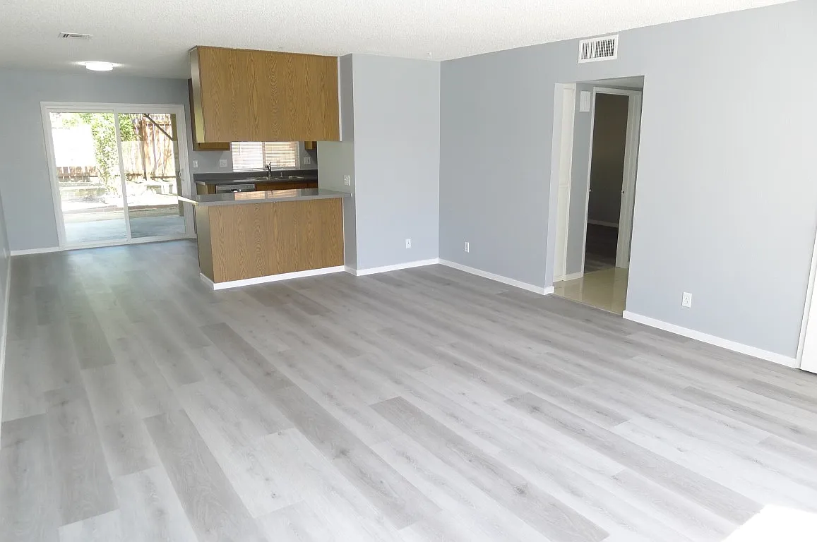2 bed, 920 sqft, $2,500 — Photo 4