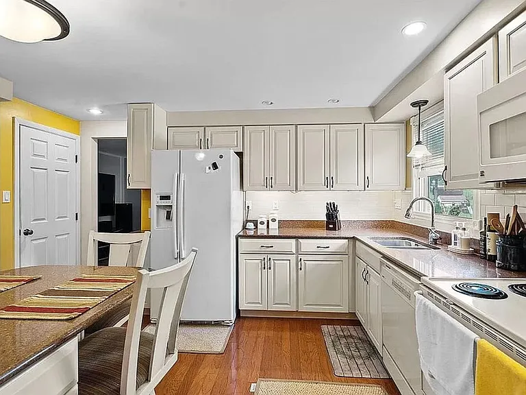 6101 Chatham Dr — Photo 9