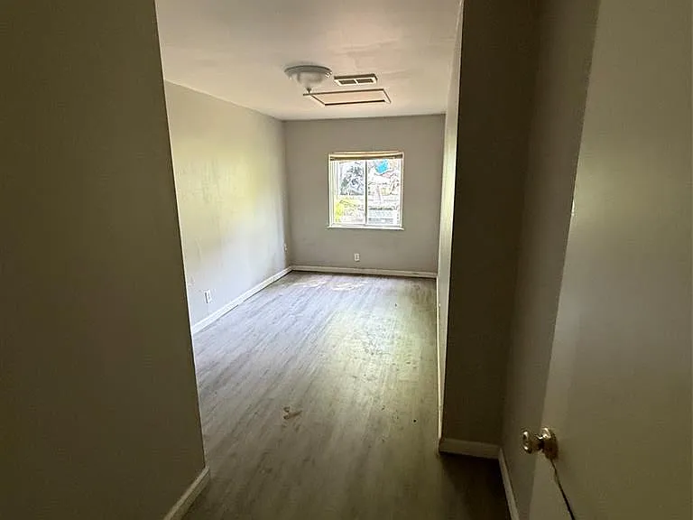 9819 Vickie Pl — Photo 4