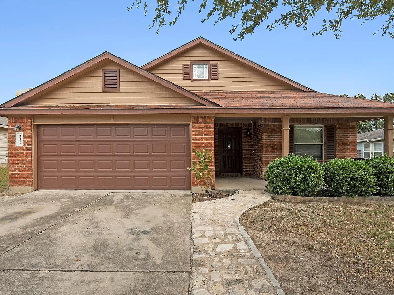 3 bed, 2.0 bath, 1981 sqft, $1,800 — Photo 2