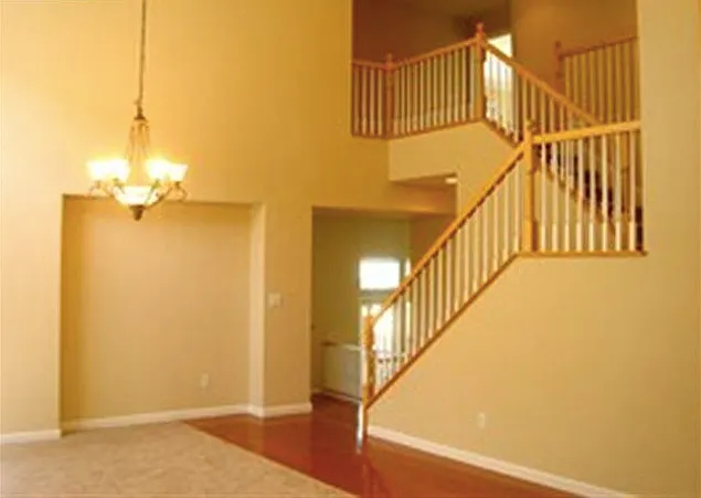 517 Lakeview Dr — Photo 2