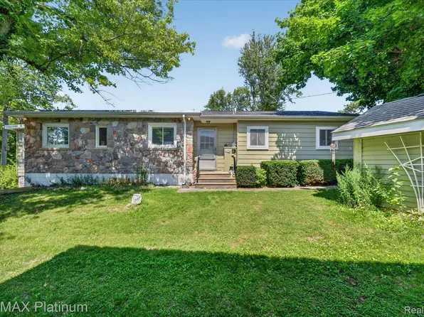 7043 Big Trail Rd, Holly, MI 48442