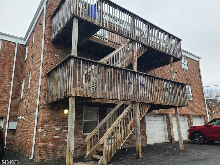 4 Columbia Dr #1A — Photo 4