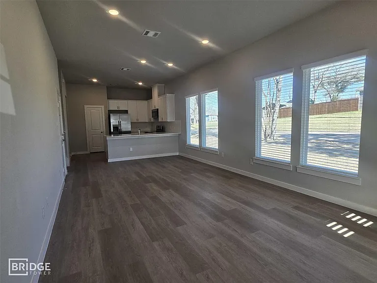 333 E Hull St — Photo 7