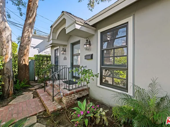 8712 Sherwood Dr, West Hollywood, CA 90069