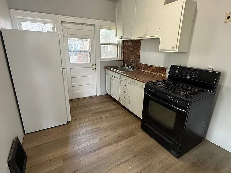 205-07 Rebecca St — Photo 5