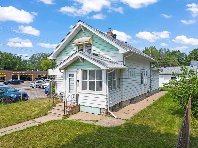 1789 Maryland Ave E — Photo 2